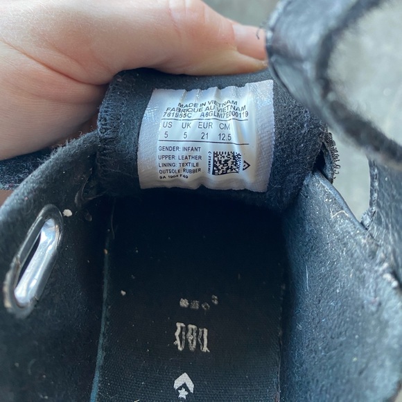 Black leather Converse toddler sneakers with Velcro sz 5 - Picture 6 of 6